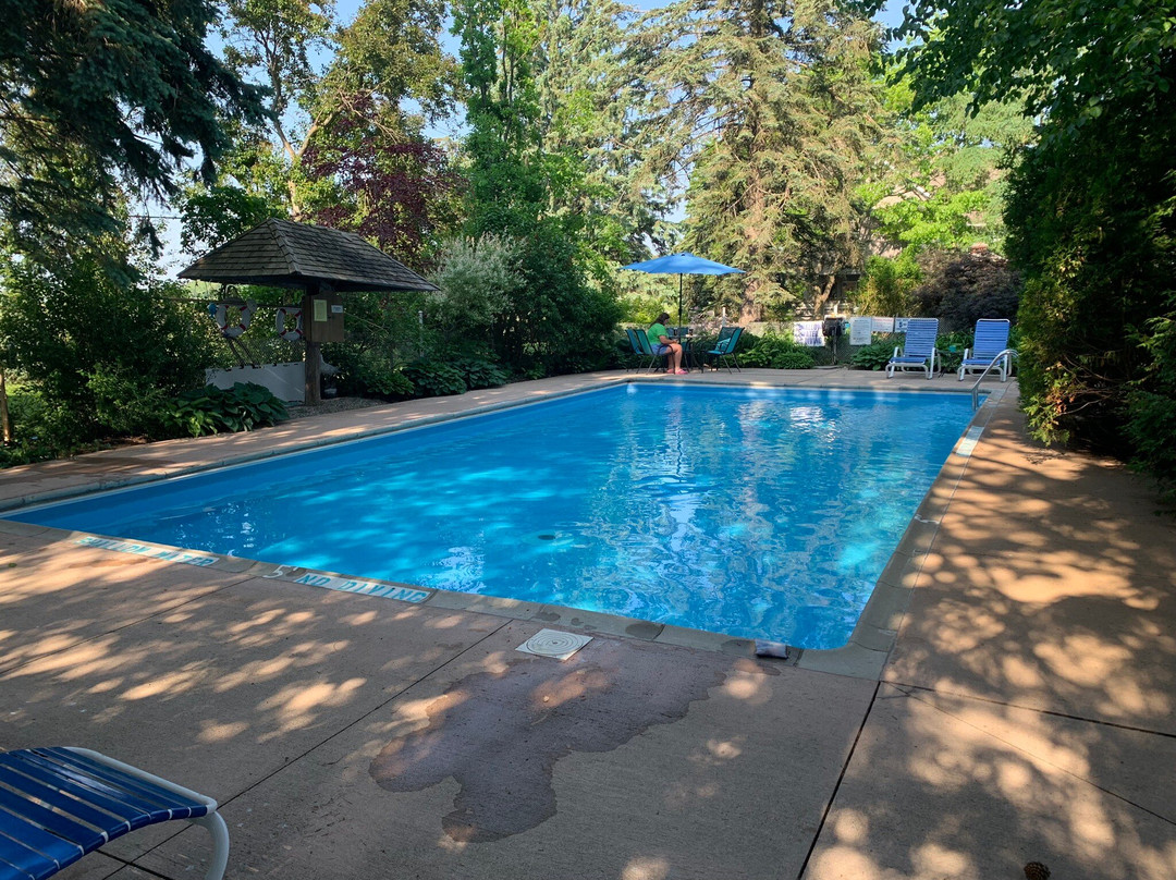 Stratford Suburban Motel主图