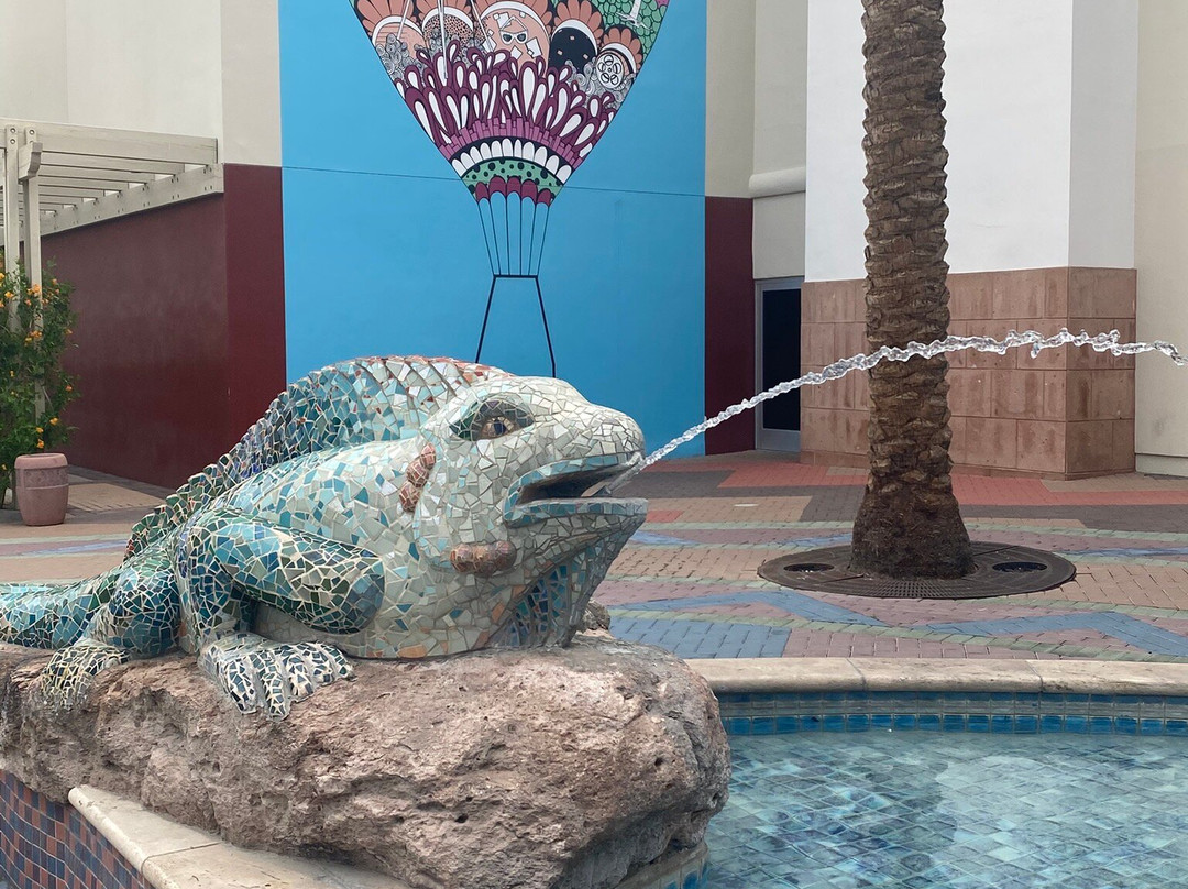 Fountain of Life-大教堂城必去景点