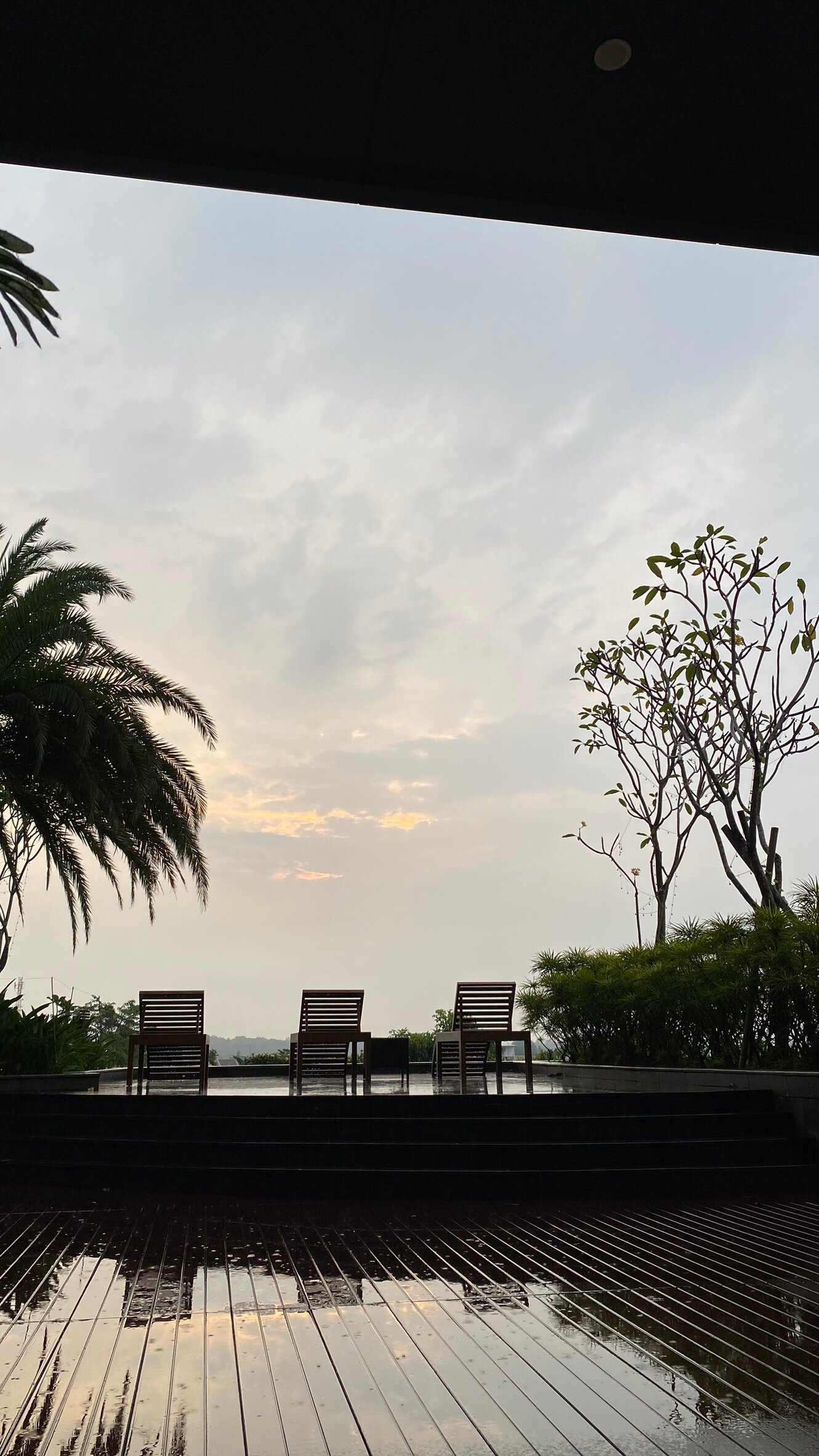 Avenzel Hotel and Convention Cibubur-泳池
