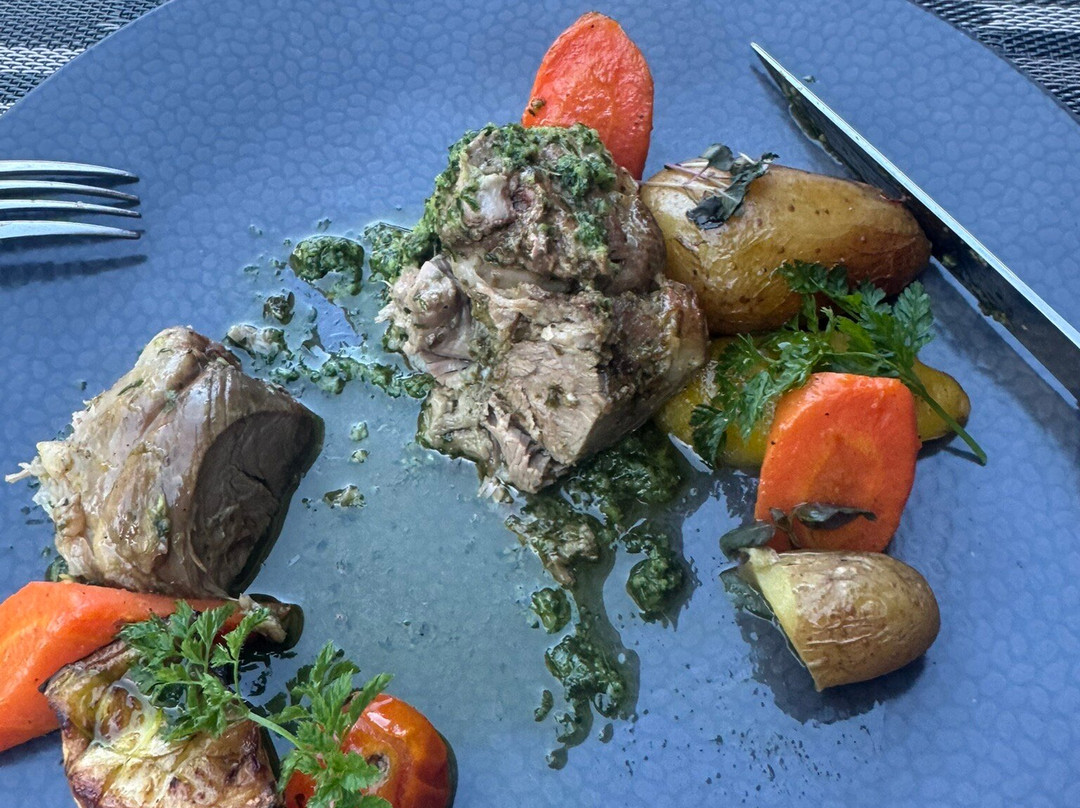 碧波荡漾酒店主图