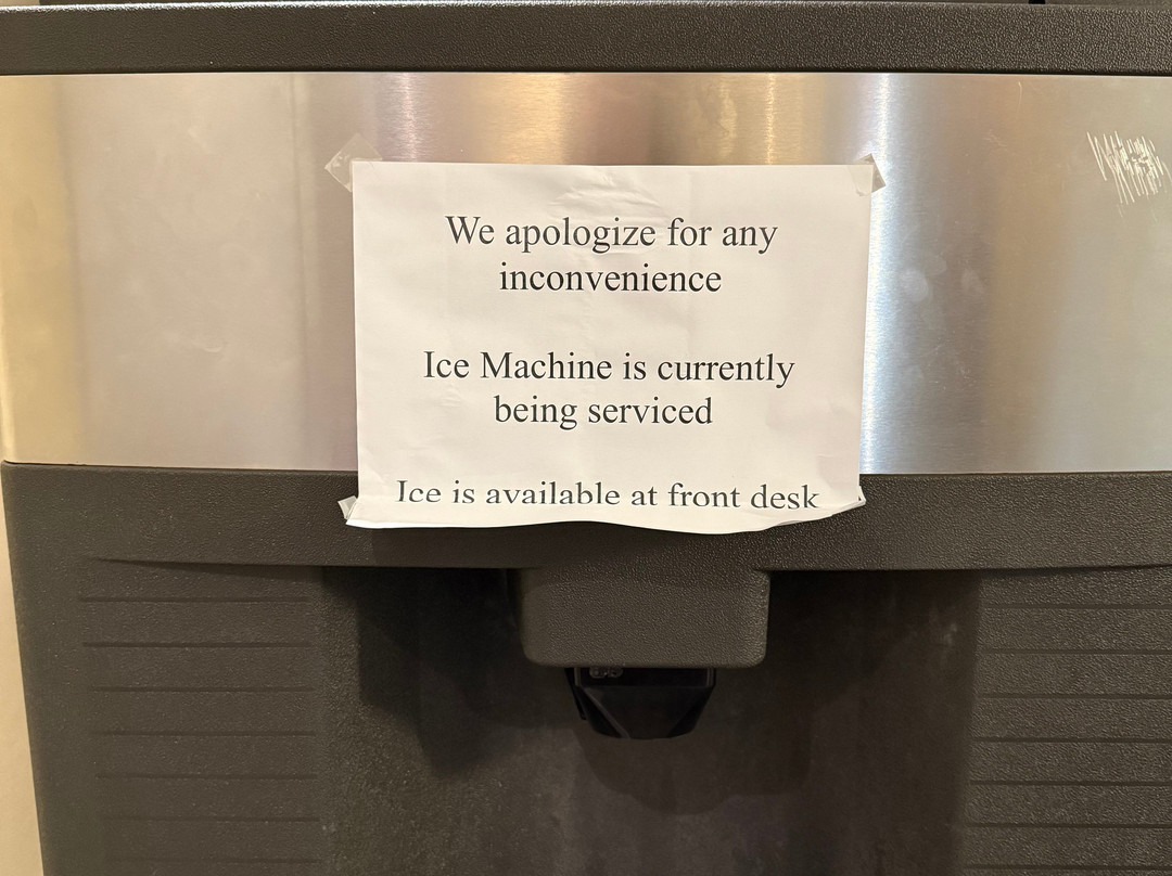 White Pines Inn & Suites of Holland主图