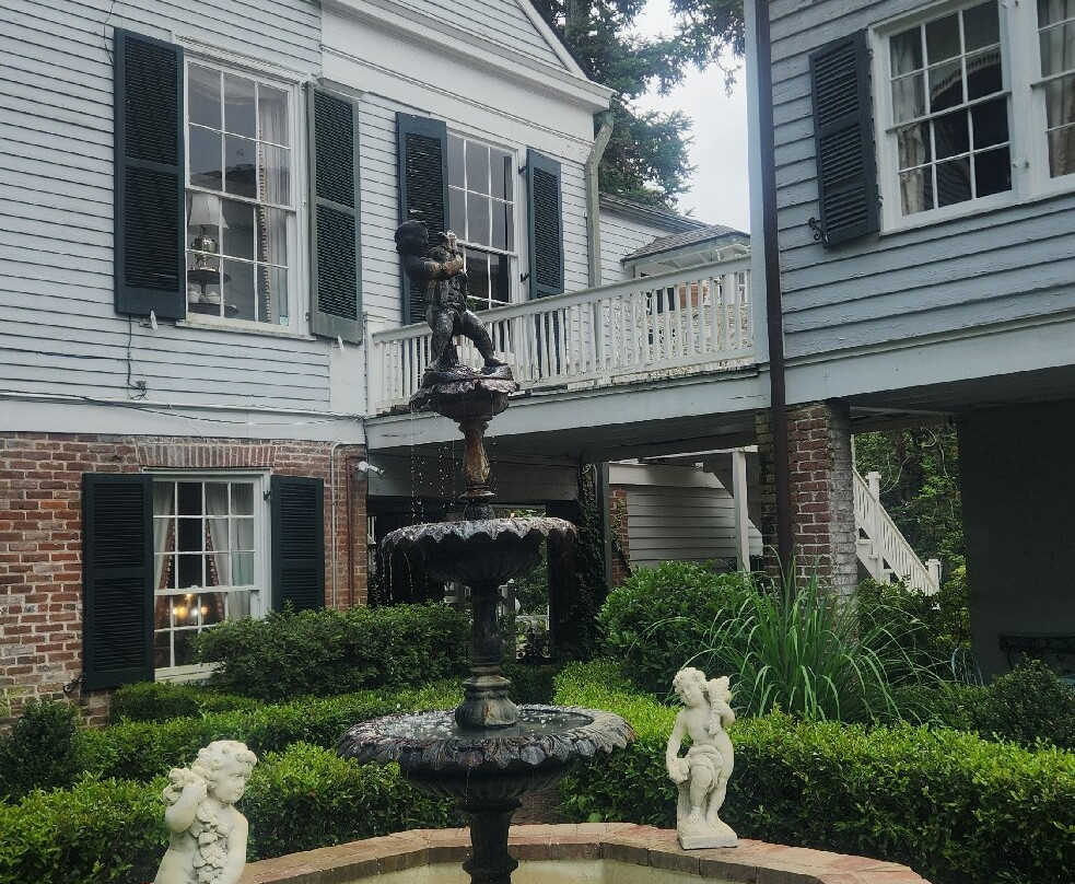 The Burn Luxury Inn主图