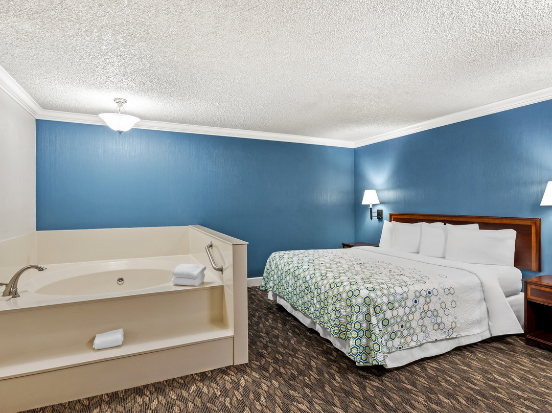 HomeTowne Studios by Red Roof Yuba City Bonanza - Marysville