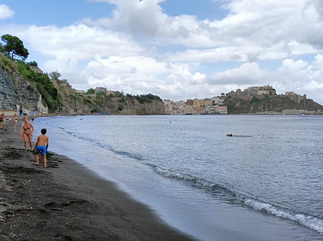 Spiaggia Chiaia-普罗奇达必去景点