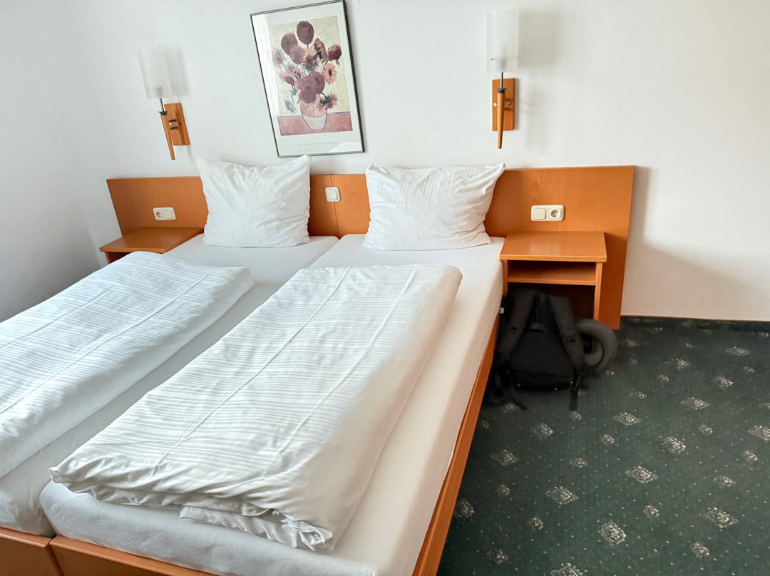 埃菲尔斯腾酒店主图