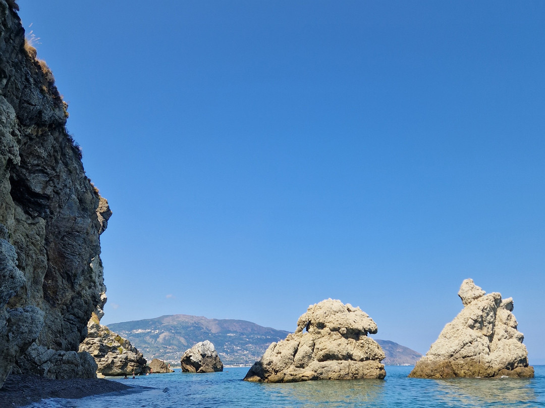 Grotte Beach Sicilia-Mongiove必去景点