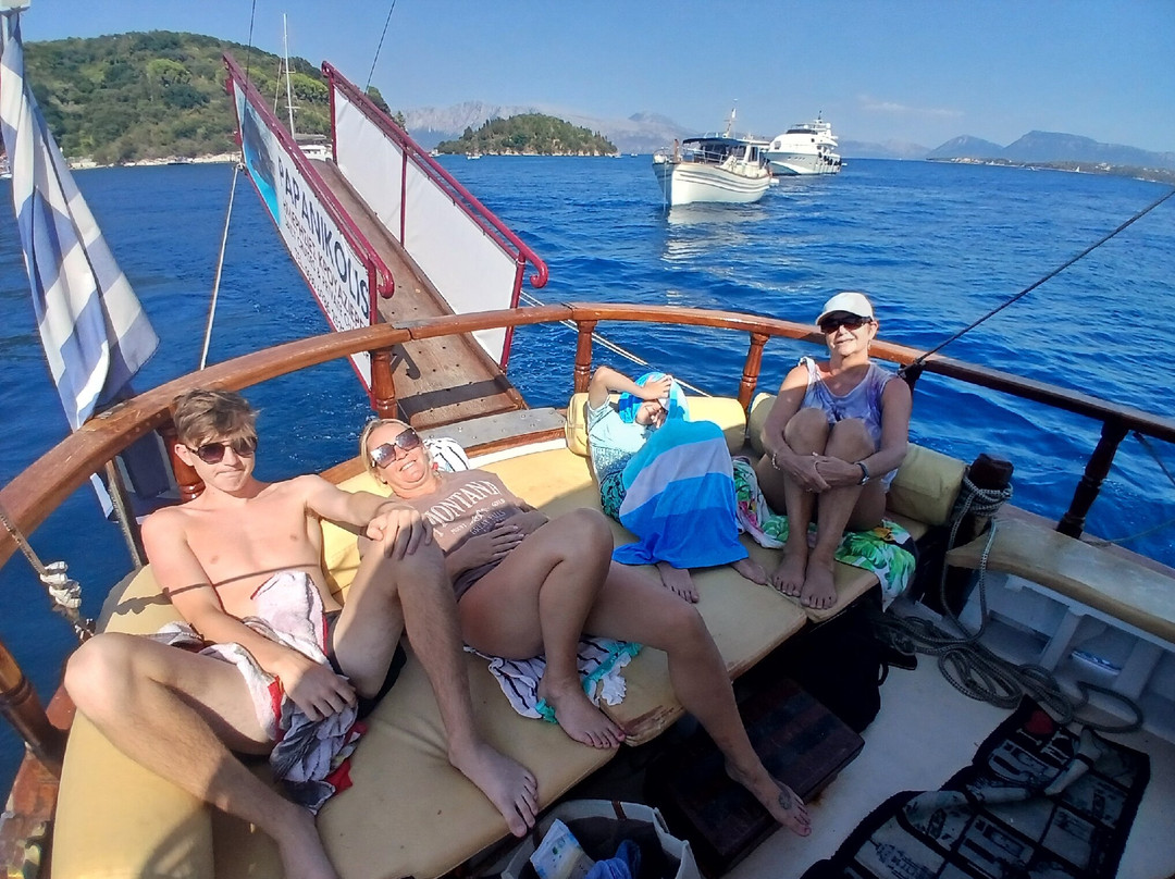 Papanikolis Cruise Boat-Nidri必去景点