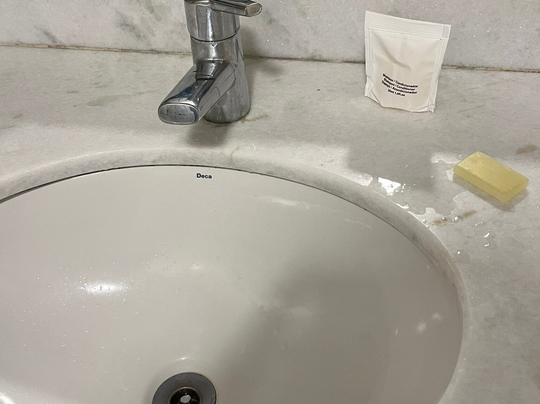 宜必思圣路易斯酒店主图