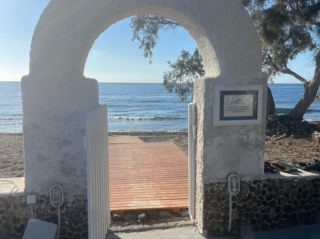 白色卡提吉斯海涛酒店主图