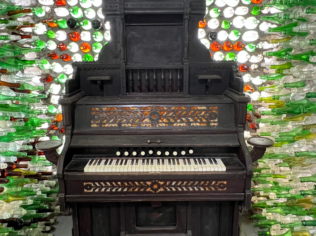 The Bottle Houses-Cape Egmont必去景点