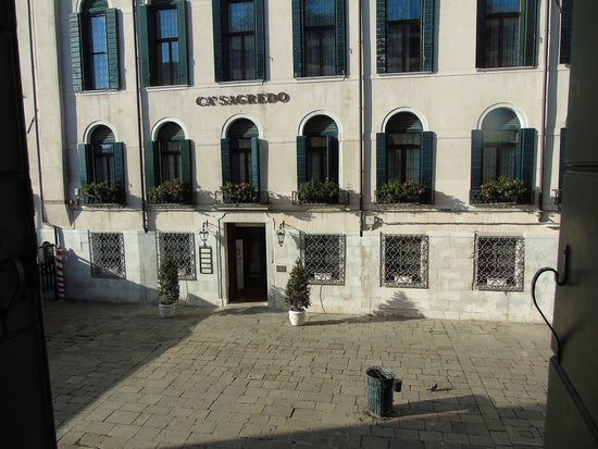 佛斯卡里宫殿酒店主图