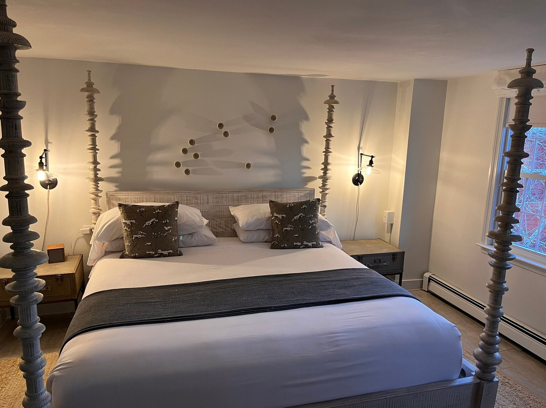 The Coonamessett主图