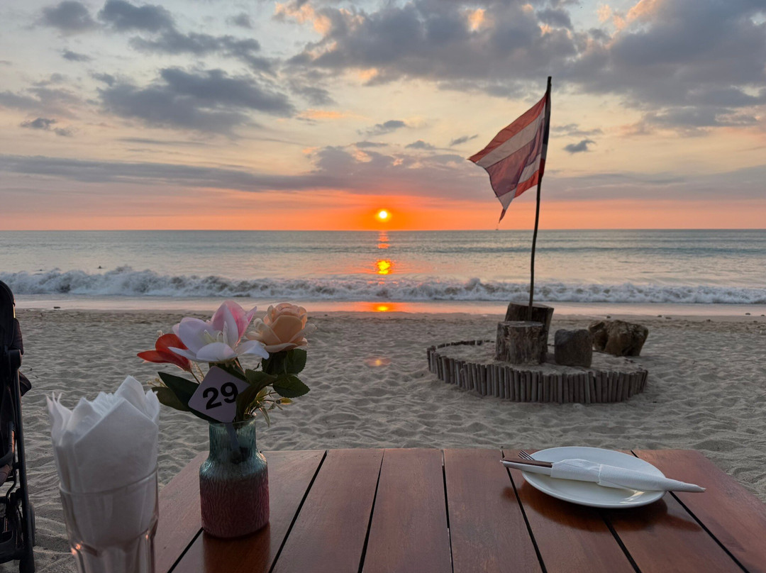 Thap Tawan Beach Restaurant & Bar