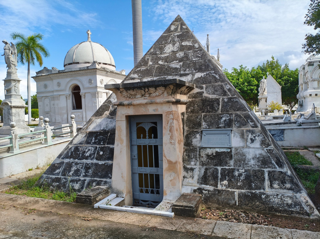 Cuban Classic Car Tours by Eddy
