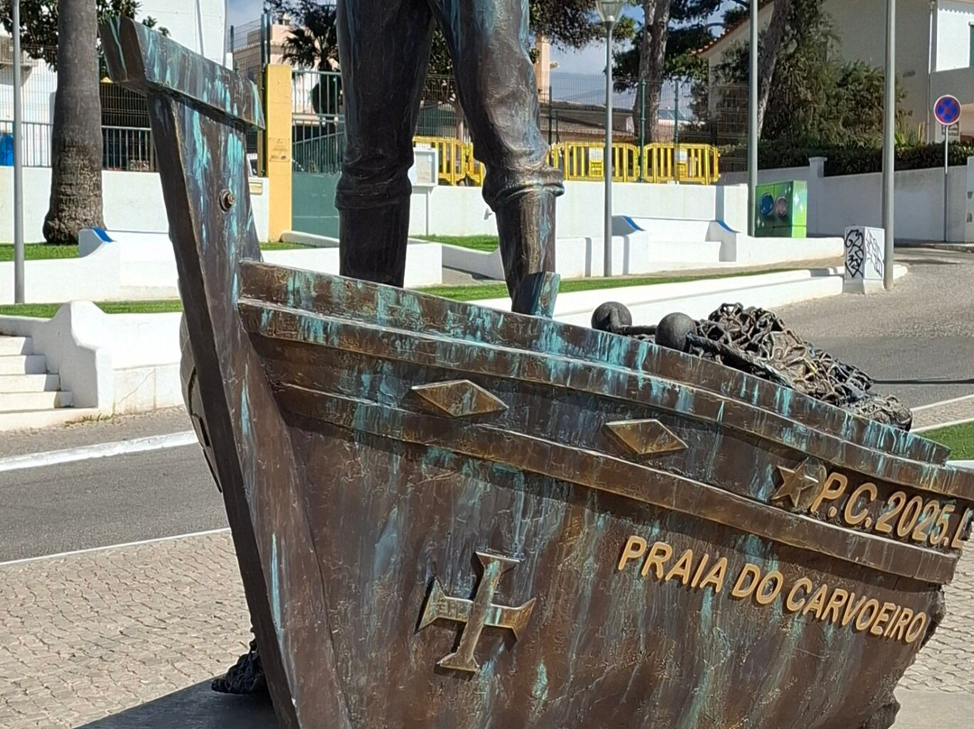 Homenagen ao Pescador Carvoeiro-卡沃埃罗必去景点