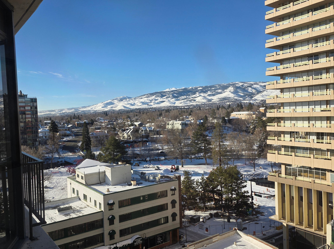 里诺广场度假村俱乐部酒店主图