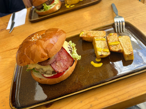 Mi Chola Restaurant & Bar