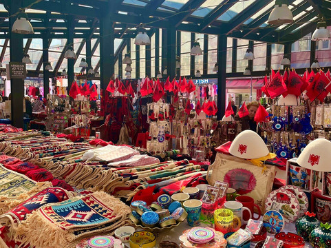 Pazari i Ri-地拉那必去景点