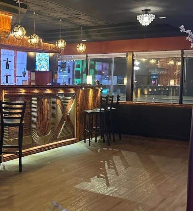 Golden Lux Bar And Restaurant