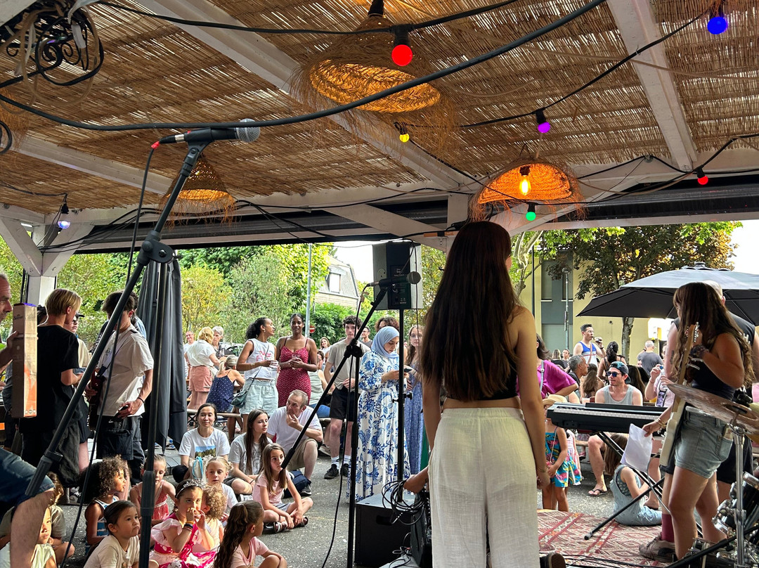 Rugs&Coffee-Houilles必去景点