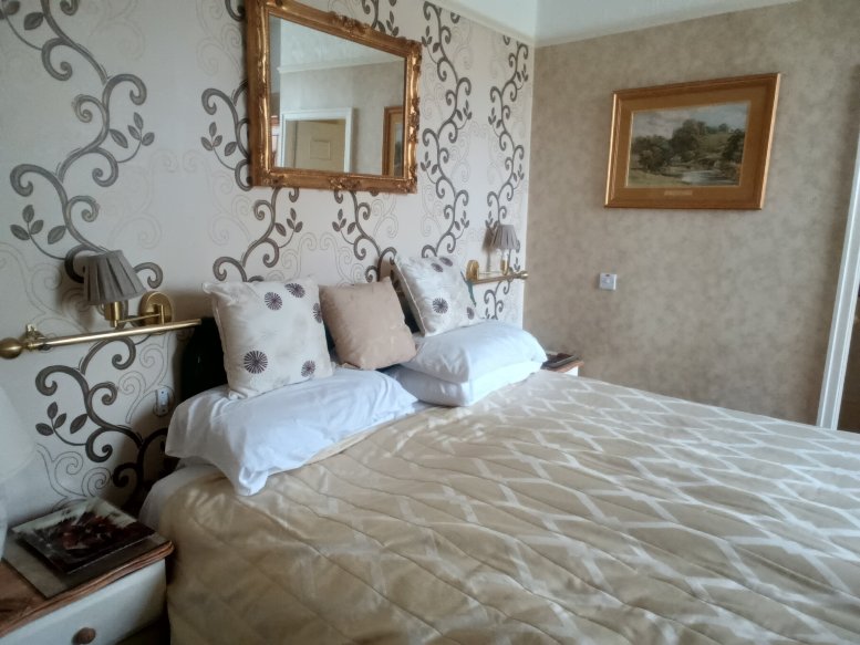 Grosvenor House-客卧