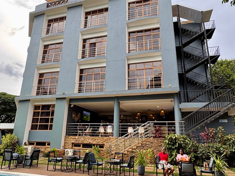 乞力马扎罗奇观酒店主图