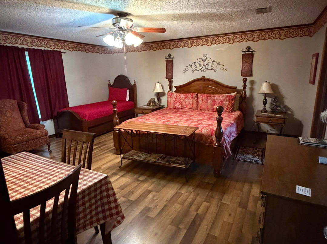 Diamond Oaks Inn Bed and Breakfast主图