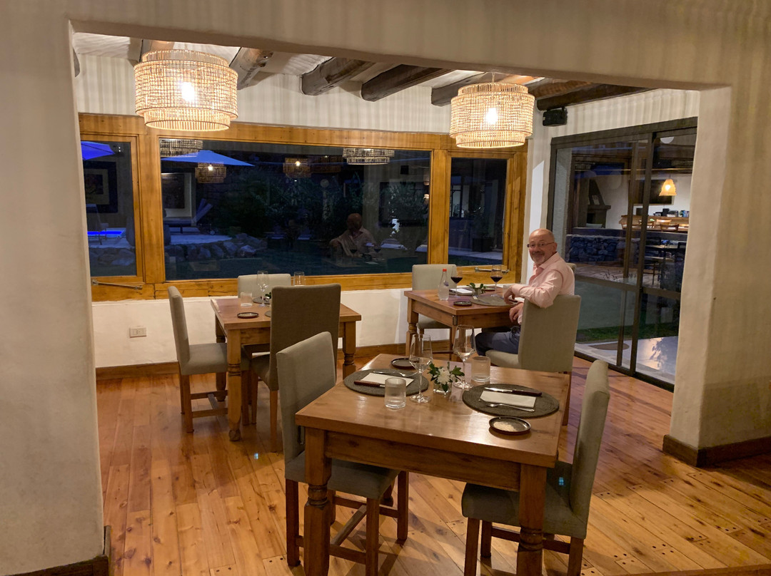 拉雷斯查克拉斯酒店主图