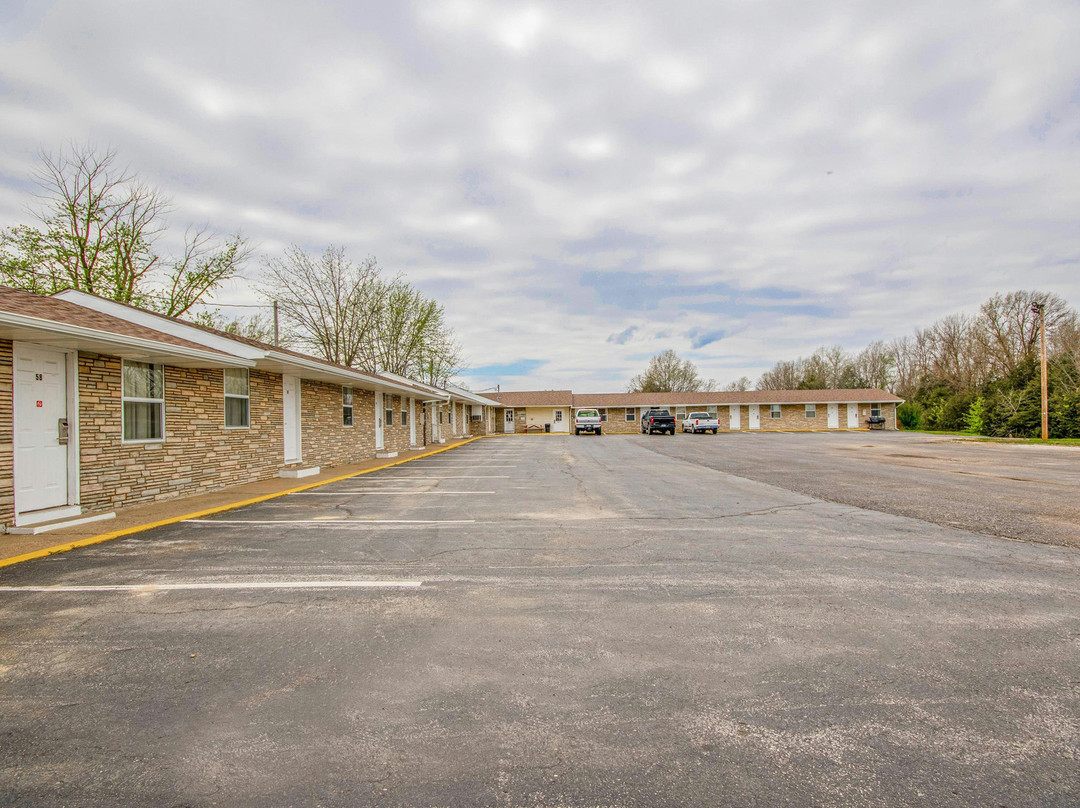OYO Travelier Motel
