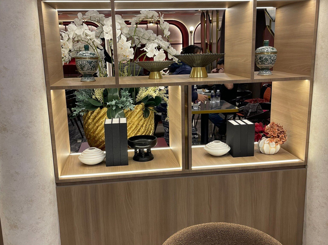Miracle Lounge-Racha Thewa必去景点