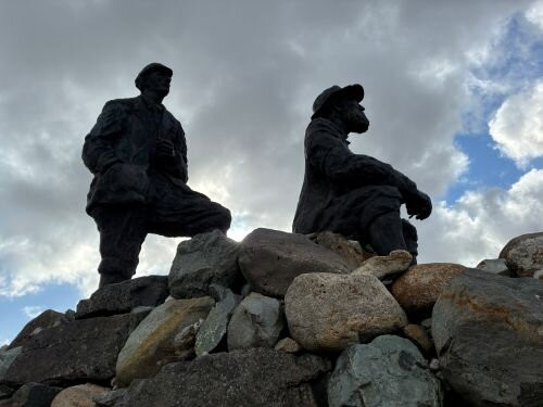 Collie and MacKenzie Statue-Sligachan必去景点
