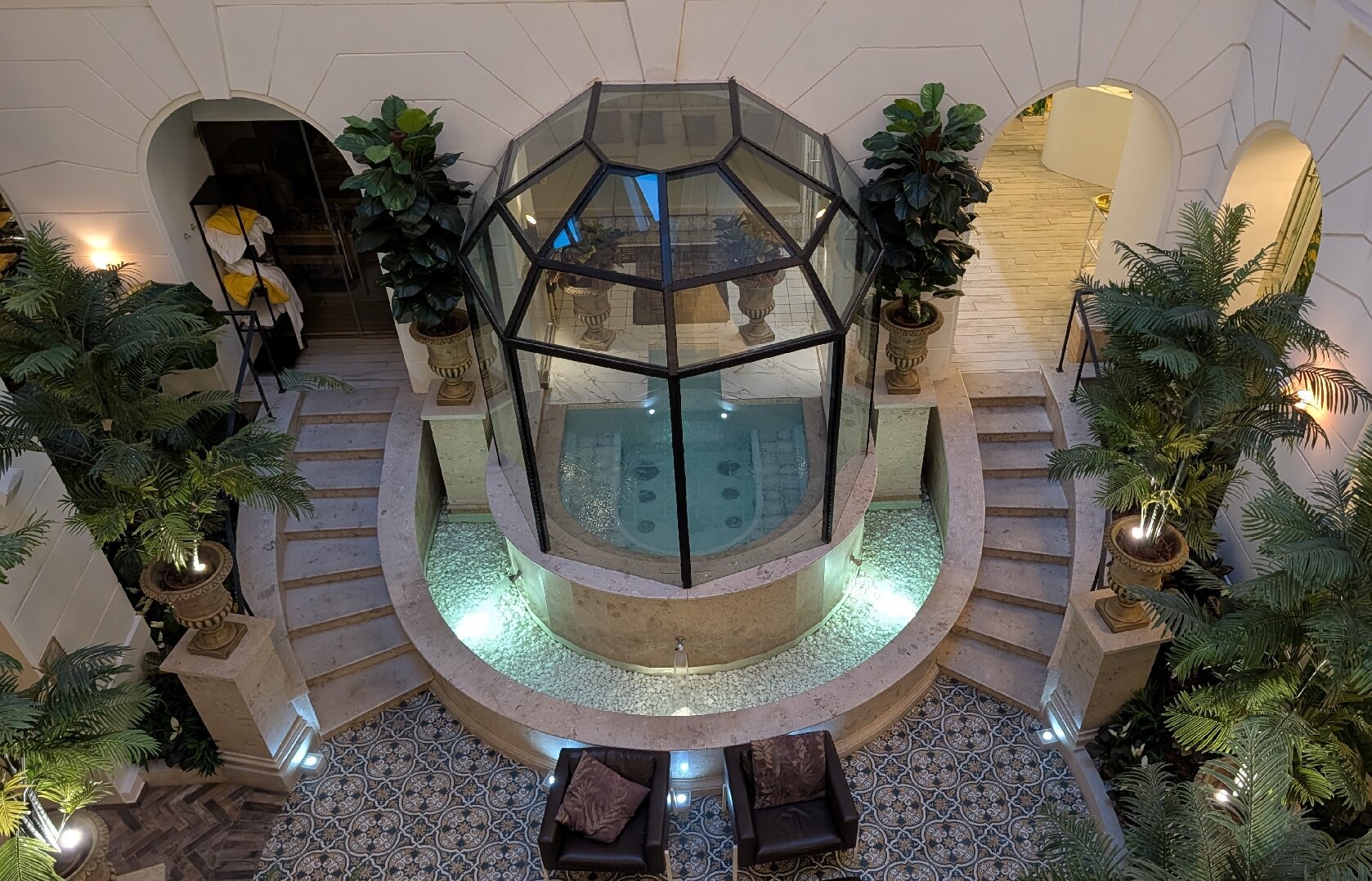 布达佩斯神秘酒店-旅行者