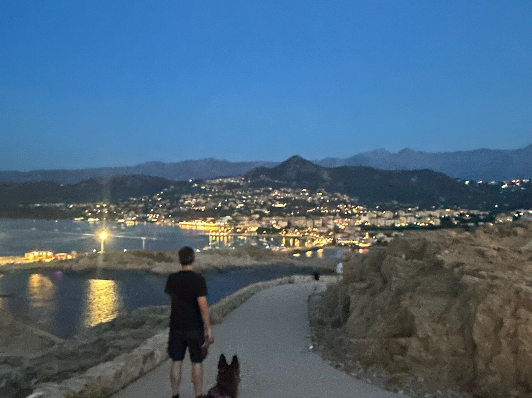 Phare de la Pietra-Ile Rousse必去景点