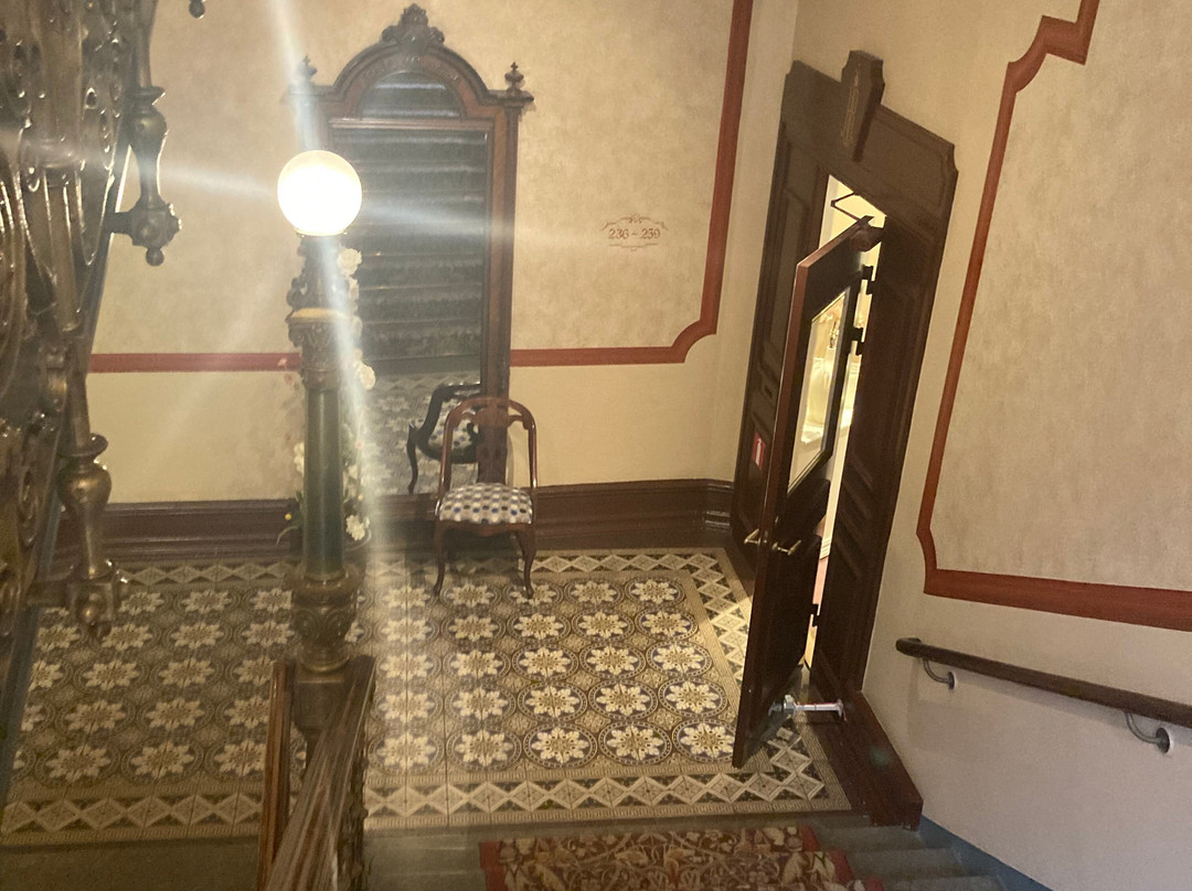 皇家酒店主图