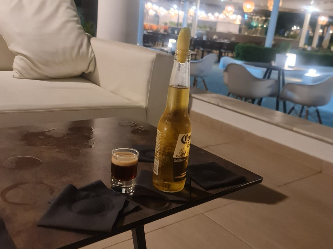 水晶温泉海滩酒店主图