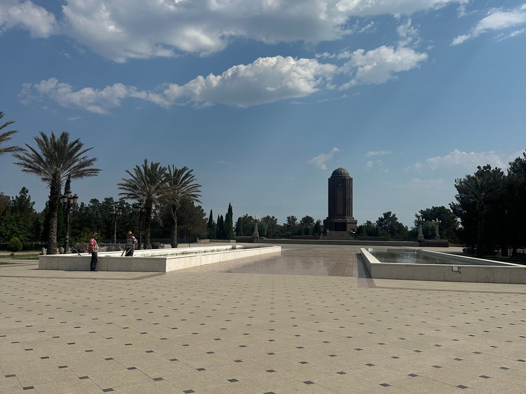Nizami Ganjavi Mausoleum-占贾必去景点