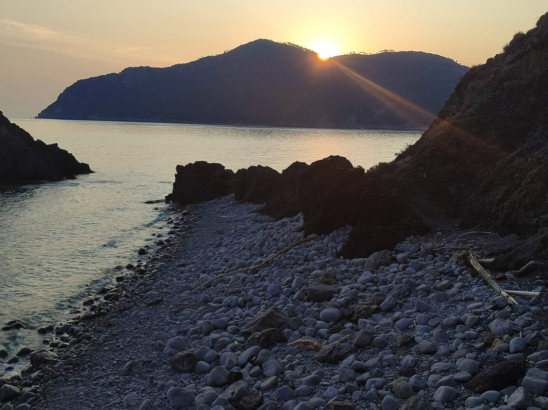 Borgo Rena Beach-东塞斯特里必去景点
