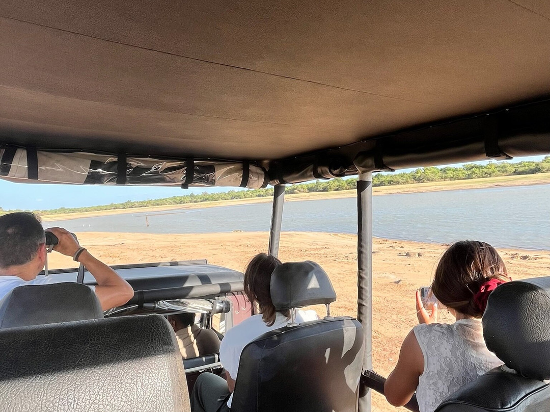 Udawalawe Lahiru Safari Guide Tours-乌达瓦拉维国家公园必去景点