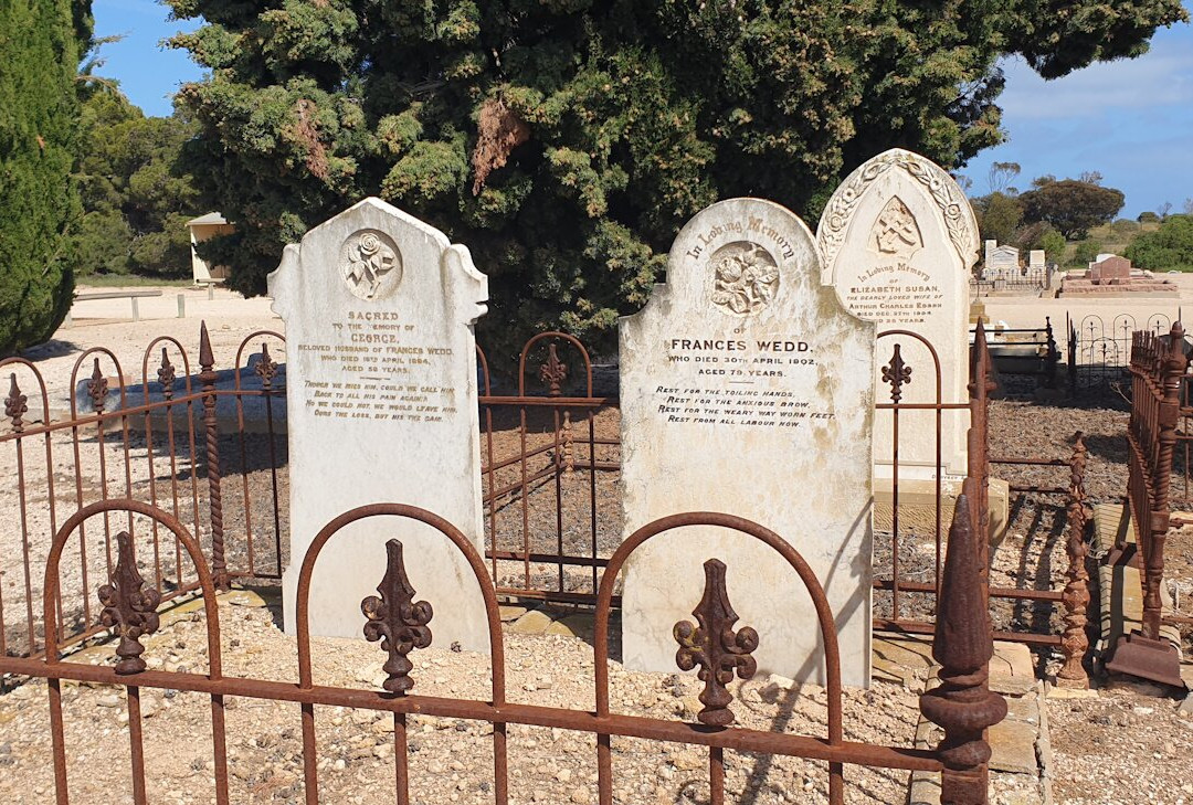 Port Victoria Cemetery-Port Victoria必去景点