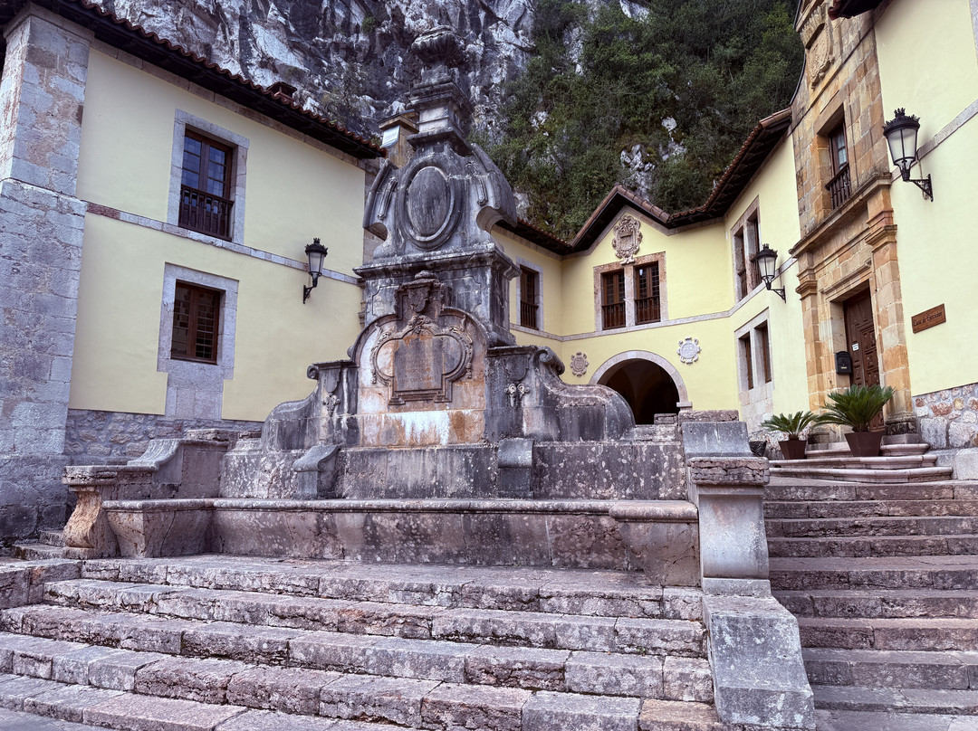Santa Cueva de Covadonga-Covadonga必去景点