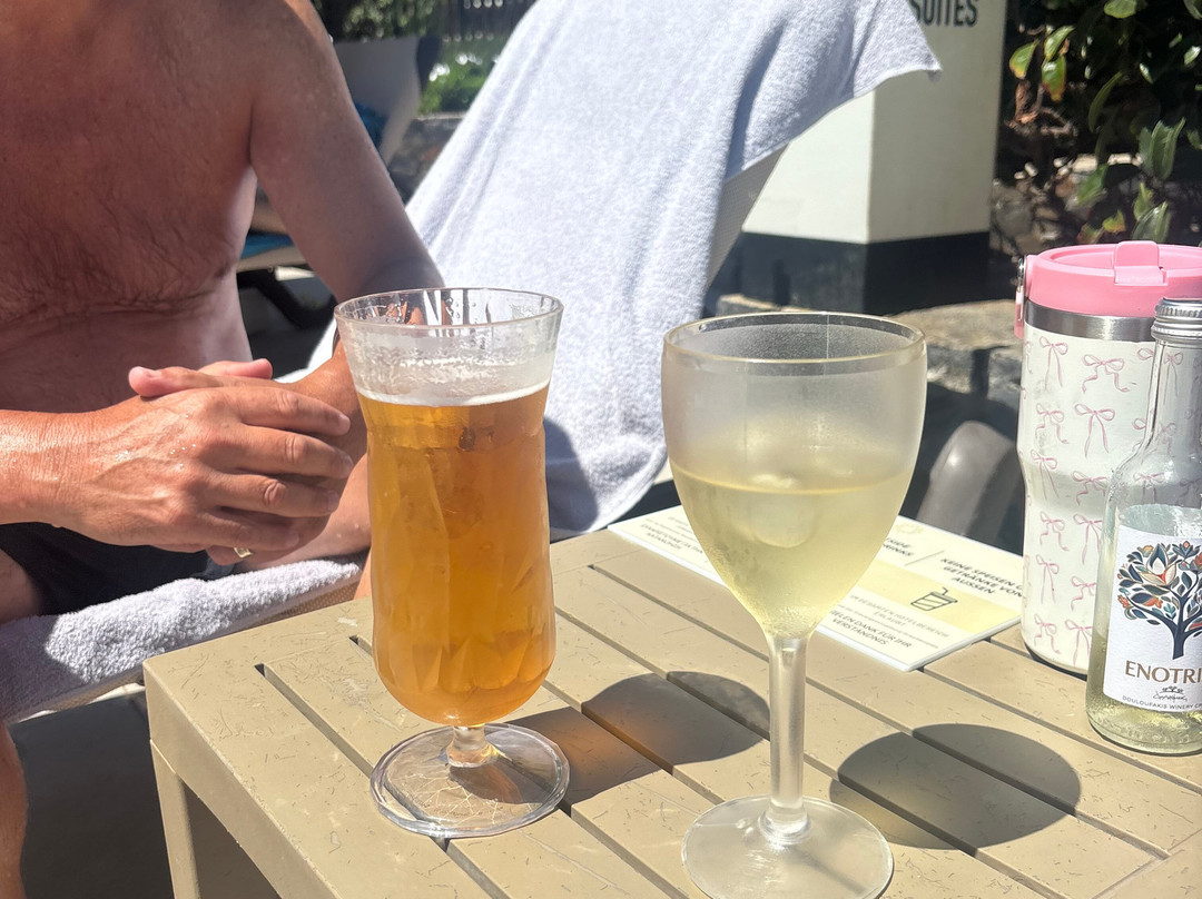 佩托斯套房酒店主图