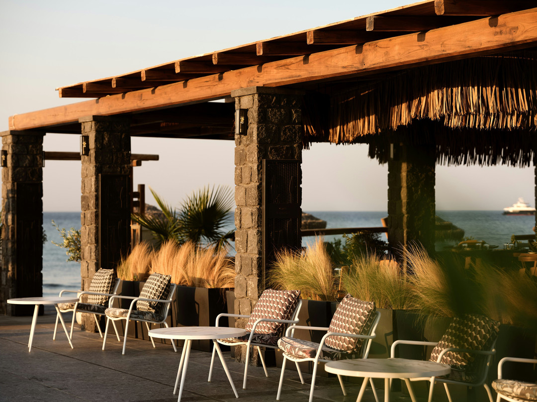 维查德酒店住宿-Sea Breeze Santorini Beach Resort, Curio Collection By Hilton