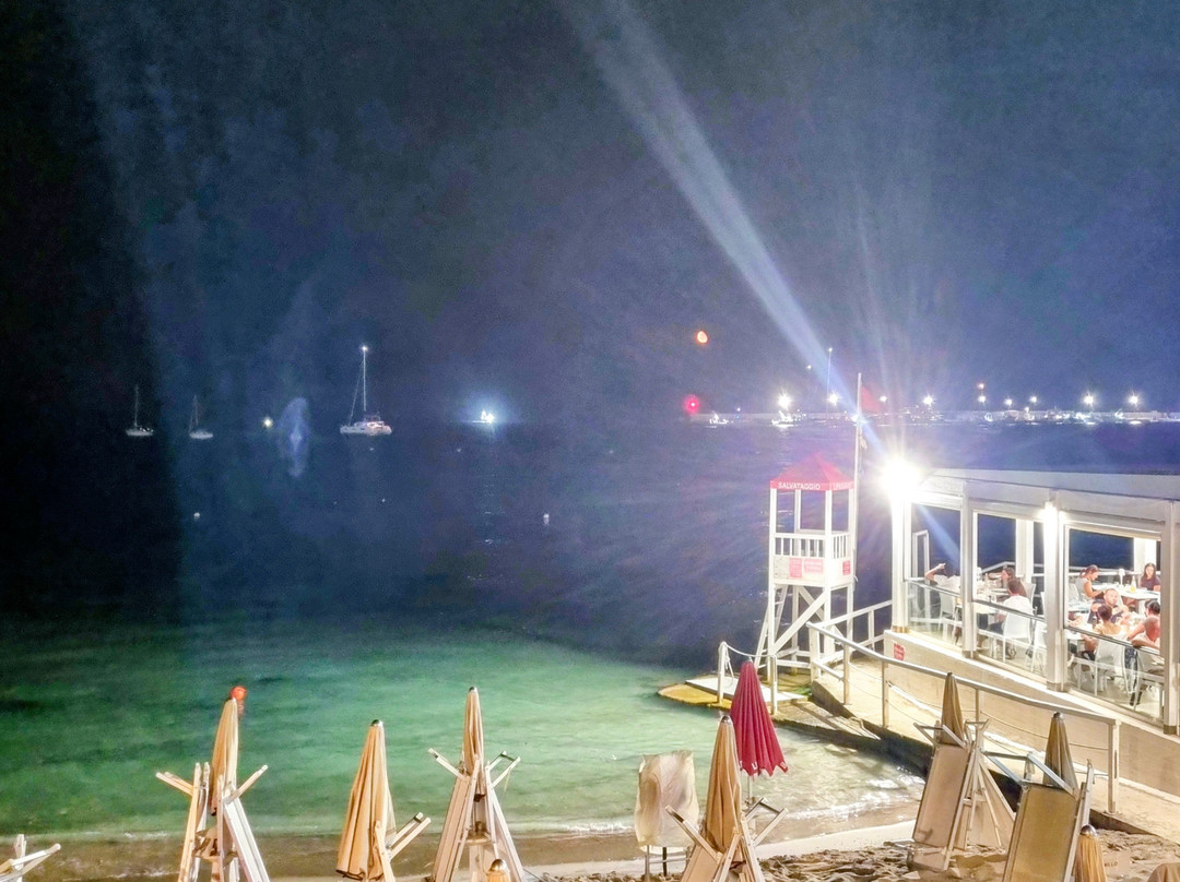 Sairon Village Pool And Beach主图