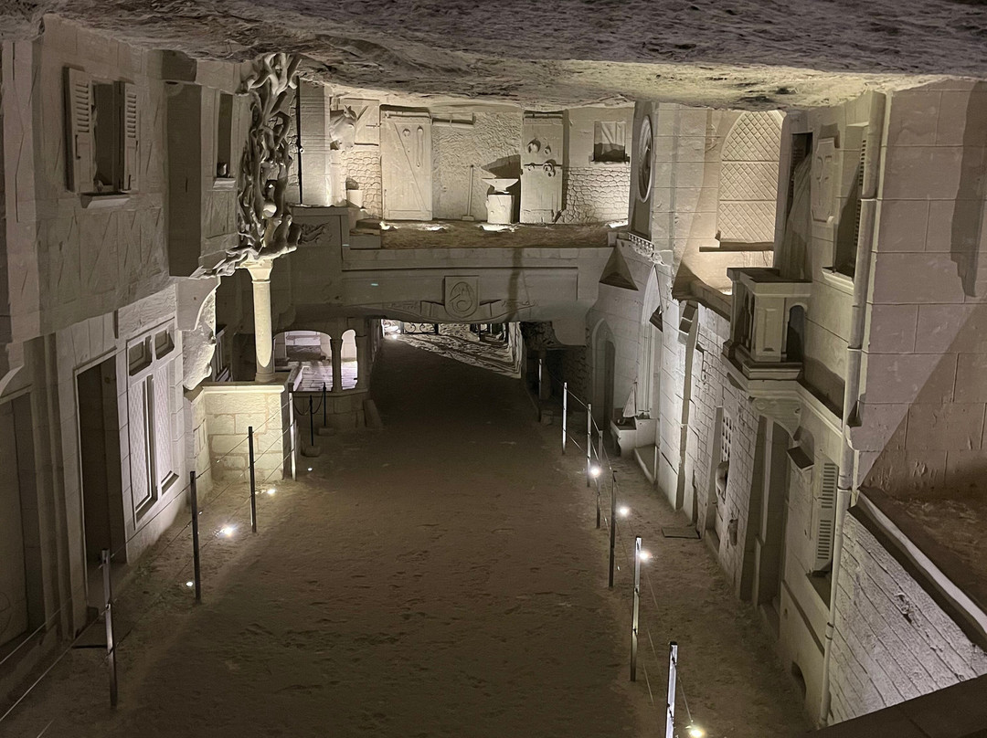 Les Caves Champignonnières Des Roches-Bourre必去景点