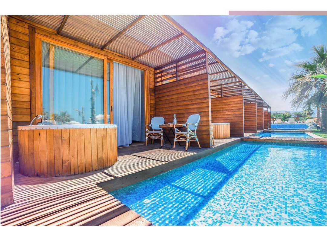 Risus Beach Resort Hotel主图