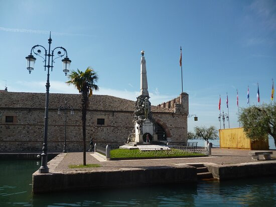Monumento ai caduti di Lazise景点图片
