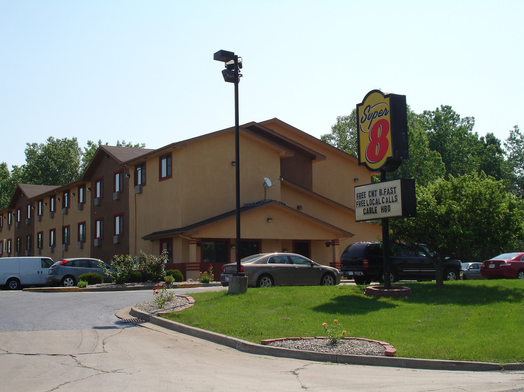 Super 8 by Wyndham Flint Township Miller Rd/Bishop Airport