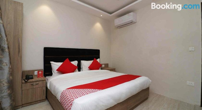 OYO 79322 Bloomsbury Inn