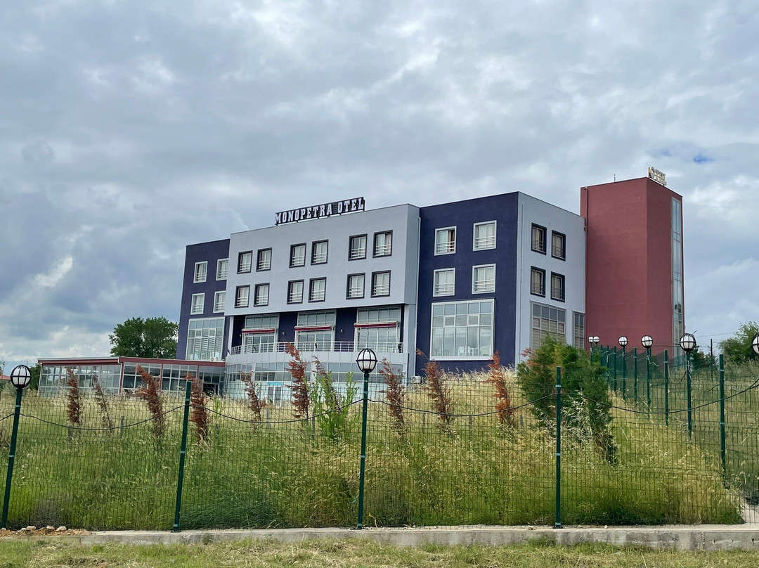 Monopetra Hotel