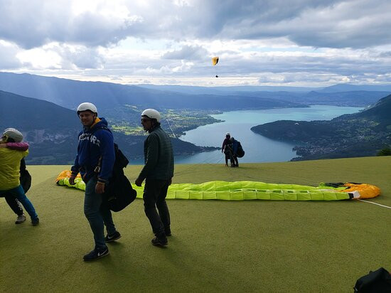 Kdo Parapente-安纳西必去景点